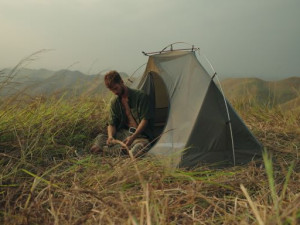 Přírodovědec v Africe zachraňuje slony. Jeho nový film The Elephangelist má premiéru v Olomouci