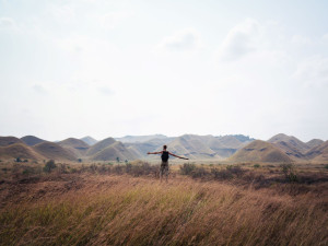Přírodovědec v Africe zachraňuje slony. Jeho nový film The Elephangelist má premiéru v Olomouci