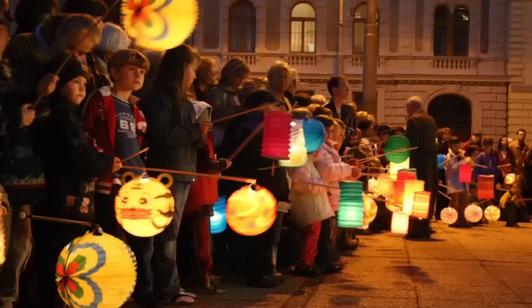 Lampionový průvod v Olomouci změní trasu. Kvůli dopravním omezením