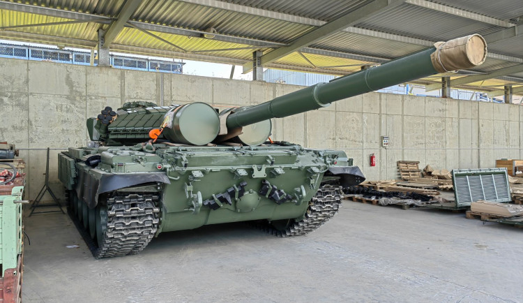 Ze Šternberka vyrazil na Ukrajinu tank Tomáš. Češi se na něj složili ve sbírce