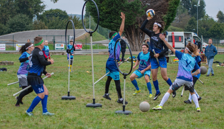 V Praze se o víkendu koná mistrovství republiky ve famfrpálu