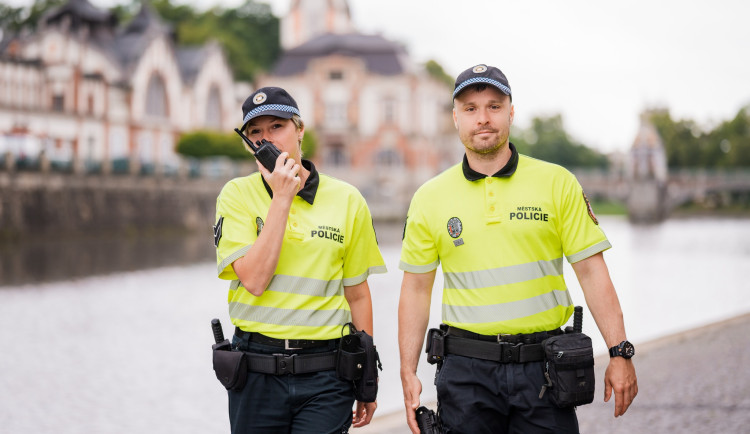 Hradečtí strážníci budou mít v hledáčku opět hřbitovy, na Dušičky mají jasný plán