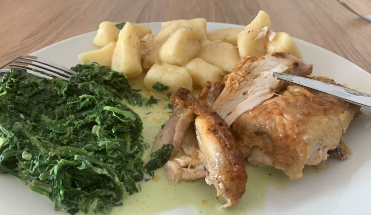 Jídelna v areálu hradeckého magistrátu po pauze opět funguje