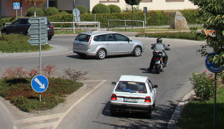 Na Náchodsku se řidičům jezdí lépe, odpadly dva dopravní problémy