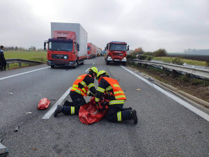 Na obchvatu Olomouce se srazilo devět aut, šest lidí se zranilo. Směr na Mohelnici byl uzavřený