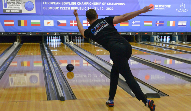 Napínavé souboje na naleštěných drahách: Olomouc hostí evropský šampionát bowlingových mistrů