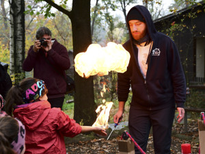 Hrůzné kostýmy, krampusáci i dýně pro zvířata. V Zoo Olomouc pokračuje Strašidelný týden