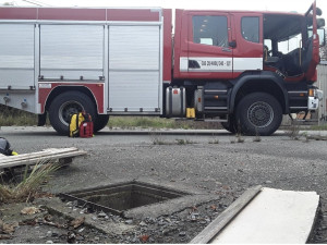 Stateční chlapci zachránili v Dolní Sukolomi kamaráda, který při stavbě bunkru spadl do jímky a mohl se utopit