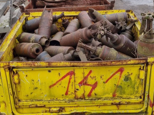 Pyrotechnici likvidovali v olomoucké sběrně dva kontejnery plné munice. Odkud je, nikdo neví