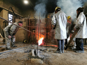 V bavorském Pasově dnes zvonaři odlili dva nové zvony pro přerovský kostel svatého Vavřince