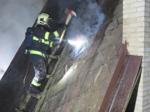 Při požáru chaty v Těšíkově zemřel člověk. Plameny objekt zcela zničily, škoda je 750 tisíc