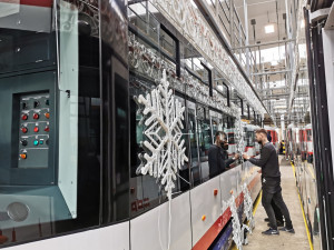 Dopravní podnik již chystá vánoční tramvaje. Do ulic Olomouce vyjedou příští neděli