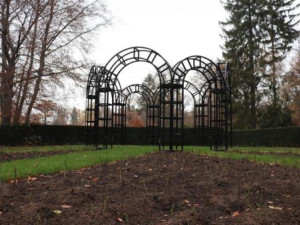 V přerovském parku Michalo začalo ořezávání stromů. Město vyzývá návštěvníky, aby dávali pozor