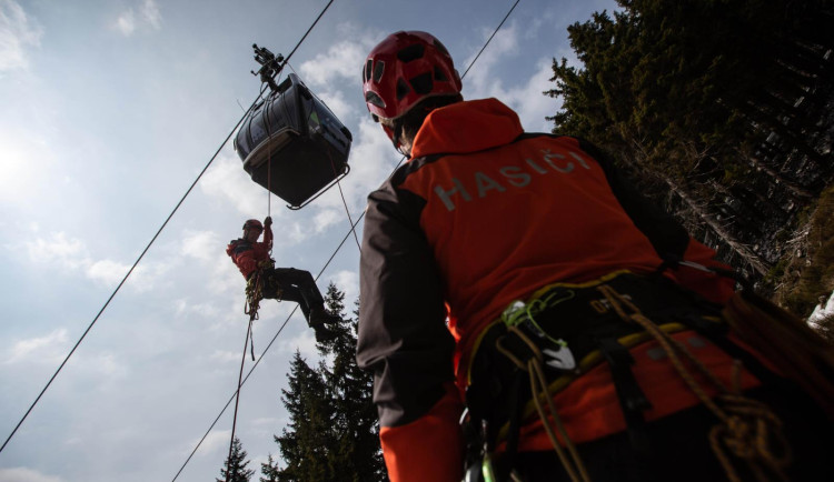 Lanovka na Sněžku uvězní turisty, zítra budou záchranáři nacvičovat evakuaci