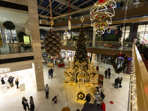 Vláček s vločkami i svítící tunel. Vánoční fotokoutky Šantovky jsou v obležení