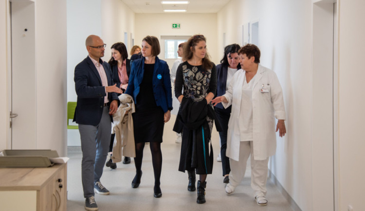 Delegace organizace UNICEF navštívila Fakultní nemocnici Olomouc, díky spolupráci se rozšíří kapacity ordinací pro děti a dorost