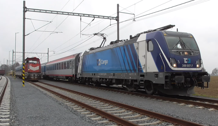 Záběr z technicko-bezpečnostní zkoušky zmodernizované trati Olomouc - Uničov