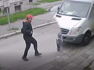 VIDEO: Zloděj ukradl z dodávky v Přerově číšnický flek s téměř 20 tisíci korunami. Zachytily ho kamery