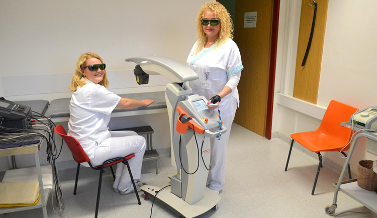 Citelná úleva při zánětech i bolavých kloubech. Přerovská nemocnice využívá nový laser