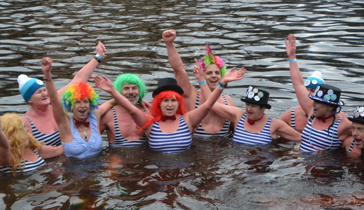 Otužilci opět naskáčou v Hradci do Labe, už o tomto víkendu