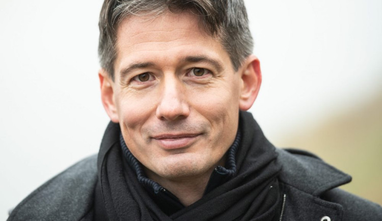 size3-16691955923831-139-nechci-v-pozici-prezidenta-nekoho-kdo-mel-s-predrevolucni-erou-cokoliv-spolecneho-rika-prezidentsky-