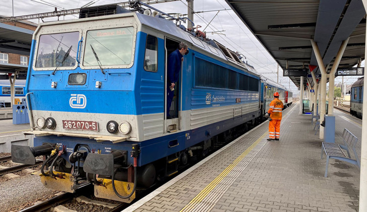 VIDEO: Elektrické vlaky už vozí cestující do Uničova. Trať je pod kontrolou evropského zabezpečovače