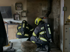 Požár části mobilního domu v Bělkovicích-Lašťanech vznikl od krbu