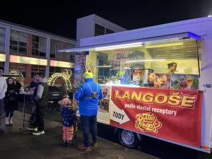 Langoše, burgery, punč i vyhlídkové kolo. Vánoční trh ve Zlíně stojí za návštěvu