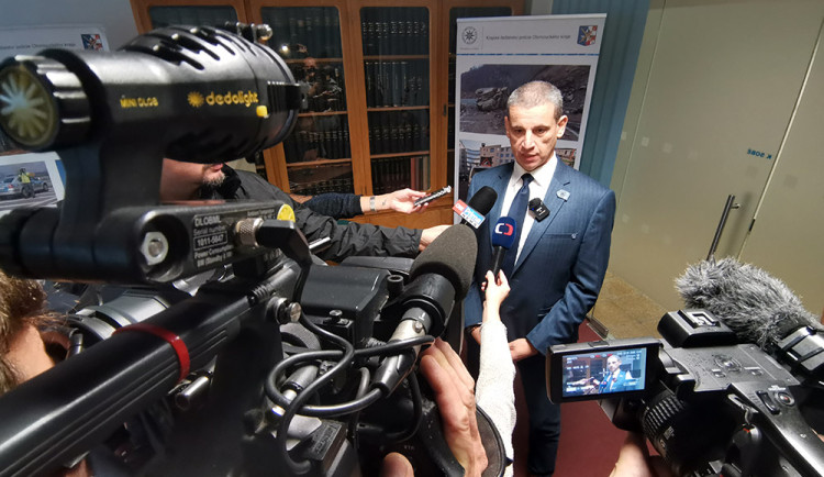 Vedoucí krajských kriminalistů Jan Lisický na tiskovém brífinku