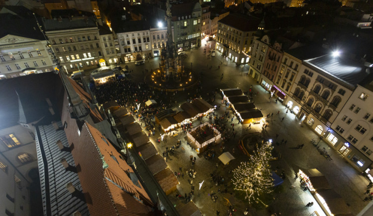 FOTOGALERIE: Vánoční trhy v Olomouci zvou i na procházku po vyhlídkových místech