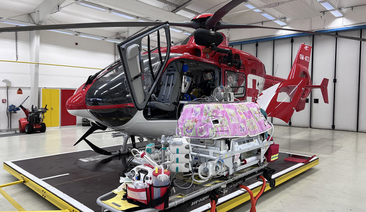 Pro záchranu nejmenších: olomoucký vrtulník může vzlétnout se speciálním inkubátorem