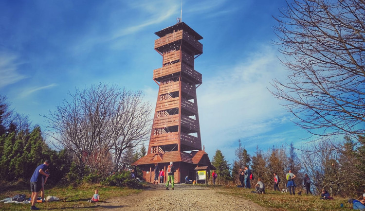 TIP NA VÝLET: Život v korunách stromů, protestní zvonička a rozhledna. To je Velký Javorník