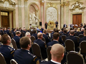 Hasičský záchranný sbor rozdával medaile. Ocenil i dva chlapce za záchranu života