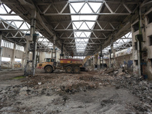 Stavby na Velkomoravské už jsou téměř minulostí. Demolice míří do finále