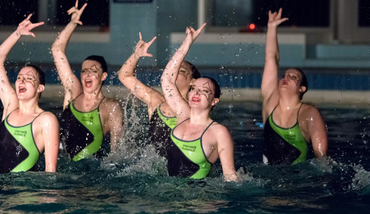 Olomoucké akvabely hlásí comeback vánoční show: bazén roztančí i na hity skupiny ABBA
