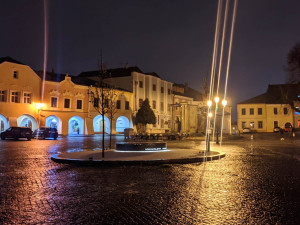 Ozdoba přerovského náměstí je hotová. Stovky let stará studna získala moderní zakrytí
