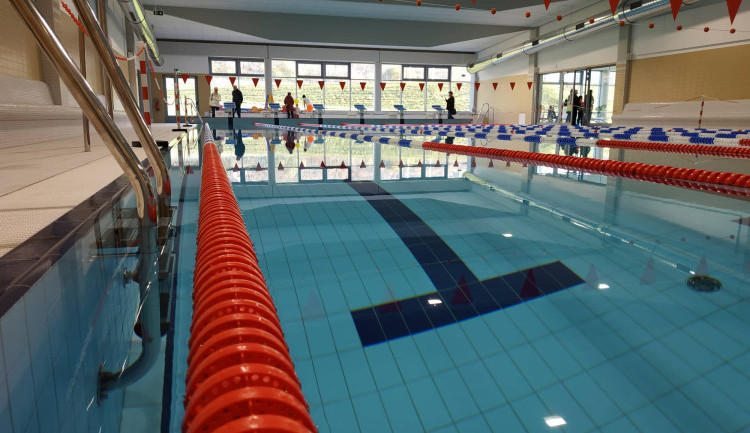 Ve Šternberku se otevřelo moderní akvacentrum s wellness. Město nakonec 200 milionů zaplatilo samo, nelituje