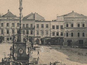Dům čp. 112 na Dolním náměstí, ve kterém žil strážmistr Gold se svou rodinou (foto z r. 1899).