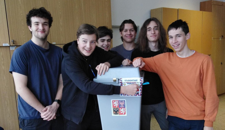 size3-16710034777061-139-studentske-volby-maji-jasnou-vitezku-vyhrala-nerudova-prezidentkou-by-byla-uz-po-prvnim-kole