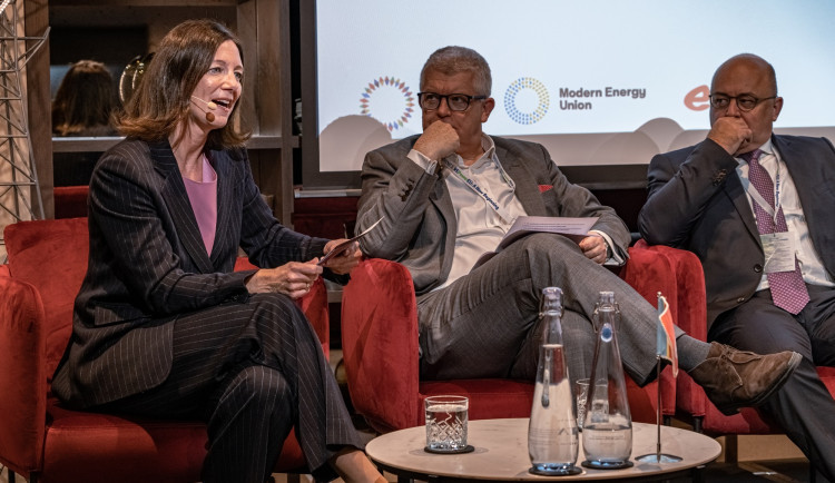 size3-16710510384177-241-pro-energetickou-budoucnost-je-dulezita-spoluprace-prumyslu-politiku-i-zakazniku-shodli-se-odbornici