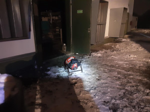 Čtyři jednotky hasičů likvidovaly požár trafostanice v Rokytnici. Škoda je pět milionů