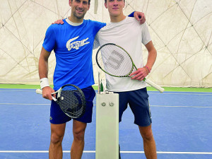 Setkání s Djokovičem a závěr sezony plný triumfů. Prostějovský talent Menšík zažil výjimečný rok