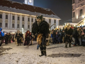 Na rej Krampusů do Olomouce zamířily tisíce lidí. Čerty hlídala profesionální ochranka