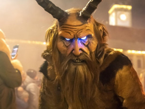 Na rej Krampusů do Olomouce zamířily tisíce lidí. Čerty hlídala profesionální ochranka