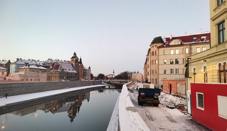 Protipovodňové dílo u centra Olomouce je hotové. V okolních ulicích se ale uzavírky ještě protáhnou