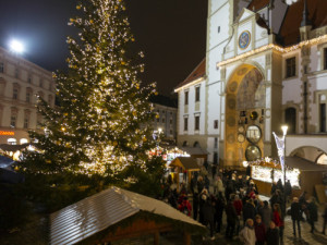 ANKETA: Jak se vám líbí? Oznámkujte letošní vánoční trhy v centru Olomouce