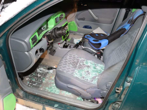 Muž kvůli poruše zaparkoval auto na poli poblíž Vrbátek. Po třech dnech z něho byl vrak