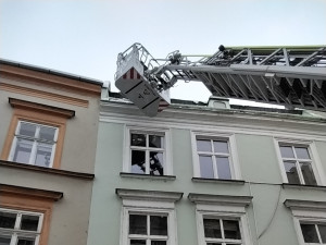 Ze střech v Olomouci, Přerově a Litovli hasiči odstraňovali rampouchy. Riziko poroste, přijde obleva