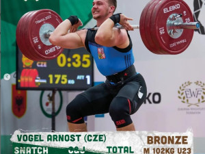 Arnošt Vogel z Haňovic vybojoval na mistrovství Evropy juniorů ve vzpírání bronz