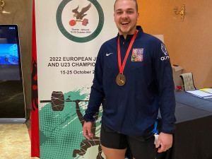Arnošt Vogel z Haňovic vybojoval na mistrovství Evropy juniorů ve vzpírání bronz